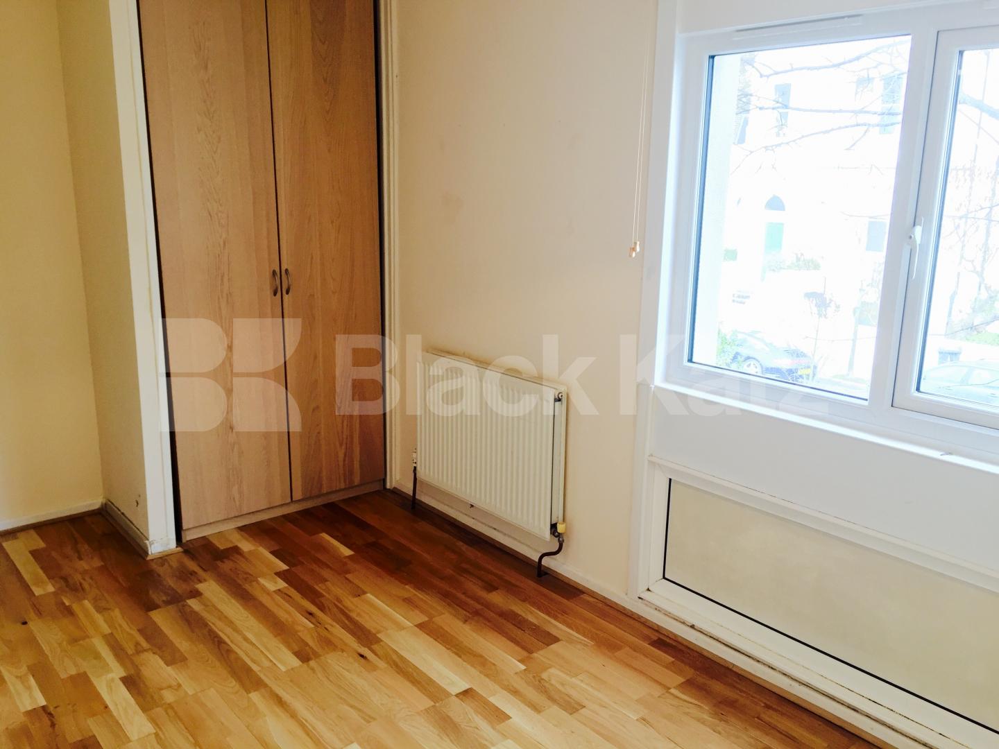 			UNDER OFFER, 3 Bedroom, 1 bath, 1 reception Flat			 Victoria Rise, Clapham Common